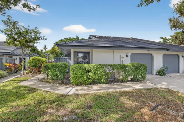 Property Slideshow image 3 of 42 | 5082 pine dr, Boynton Beach, FL, 33437