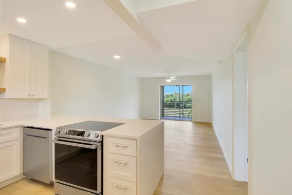 Property Slideshow image 2 of 29 | 2770 garden dr 212, Lake Worth, FL, 33461