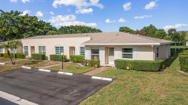 Property Slideshow image 3 of 35 | 8753 bella vista dr # 33, Boca Raton, FL, 33433