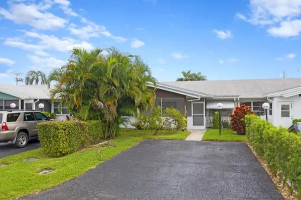 Property Slideshow image 2 of 20 | 5036 alfred dr, West Palm Beach, FL, 33417