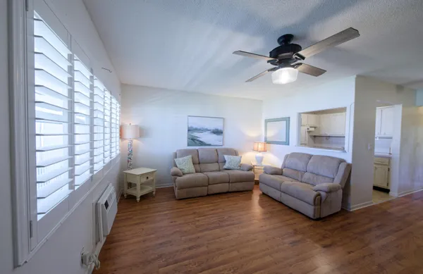 Property Slideshow image 2 of 37 | 320 horizons 207, Boynton Beach, FL, 33435