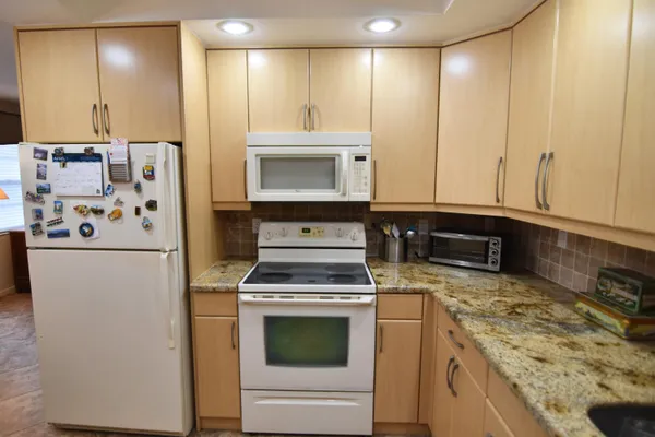 Property Slideshow image 3 of 21 | 3020 hythe b # 3020b, Boca Raton, FL, 33434