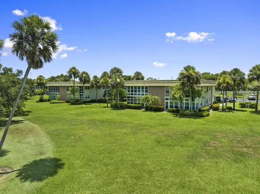 Property Slideshow image 2 of 38 | 27 vista gardens trl apt 106, Vero Beach, FL, 32962