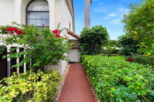 Property Slideshow image 2 of 27 | 10754 sun palm ln apt 202, Boynton Beach, FL, 33437