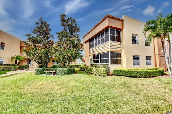 Property Slideshow image 3 of 56 | 445 flanders j, Delray Beach, FL, 33484