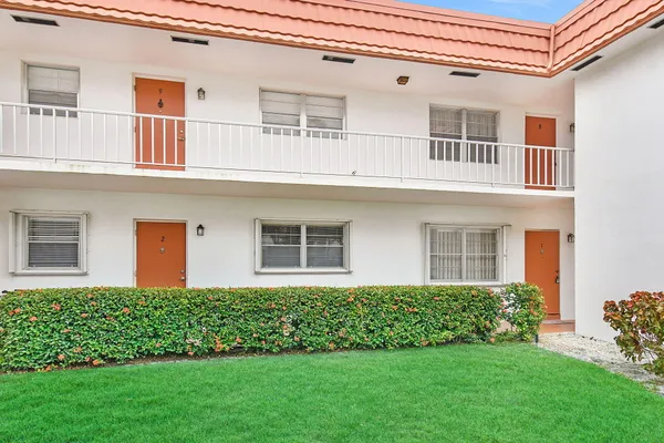 Property Slideshow image 2 of 37 | 2600 se ocean blvd c1, Stuart, FL, 34996