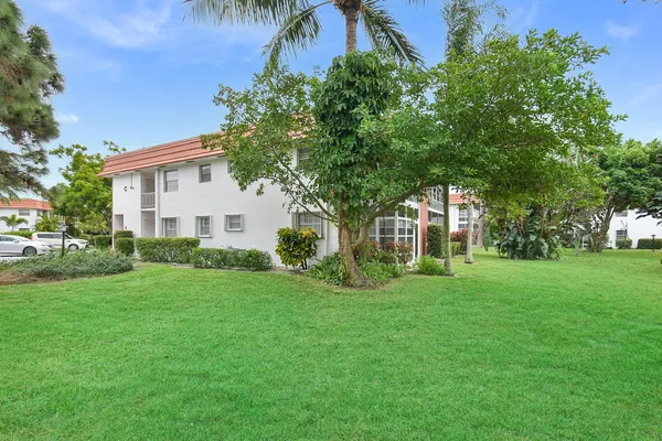 Property Slideshow image 3 of 37 | 2600 se ocean blvd c1, Stuart, FL, 34996