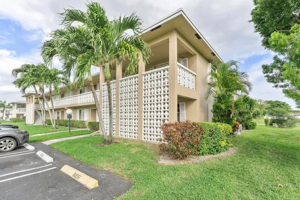 Property Slideshow image 2 of 39 | 1050 citrus way 203, Delray Beach, FL, 33445