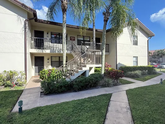 Property Slideshow image 2 of 22 | 7690 tahiti ln apt 202, Lake Worth, FL, 33467