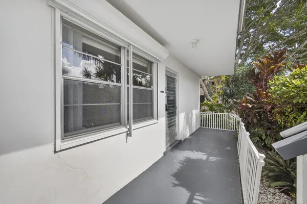 Property Slideshow image 2 of 32 | 64 canterbury c, West Palm Beach, FL, 33417