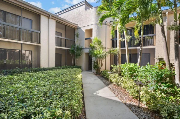 Property Slideshow image 3 of 29 | 9460 meadowood dr apt 103, Fort Pierce, FL, 34951