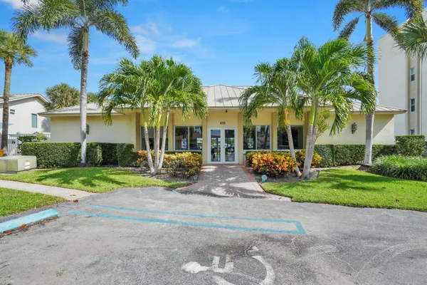 Property Slideshow image 3 of 29 | 632 snug harbor dr d14, Boynton Beach, FL, 33435