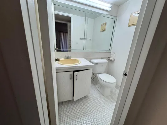 Property Slideshow image 3 of 7 | 1023 guildford b, Boca Raton, FL, 33434