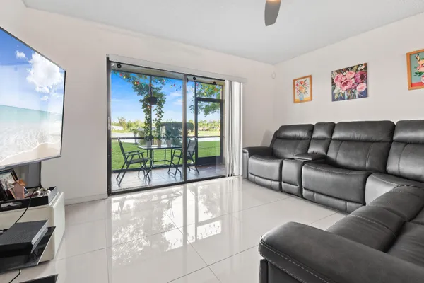 Property Slideshow image 3 of 32 | 140 lake nancy ln apt 112, West Palm Beach, FL, 33411