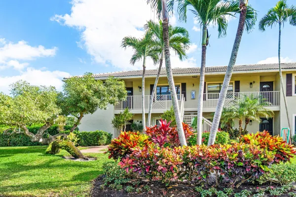 Property Slideshow image 3 of 55 | 3 stratford dr b, Boynton Beach, FL, 33436