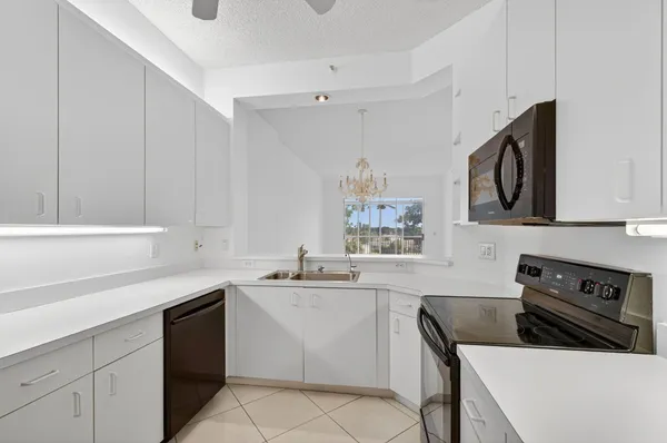 Property Slideshow image 3 of 39 | 9599 weldon cir a412, Tamarac, FL, 33321