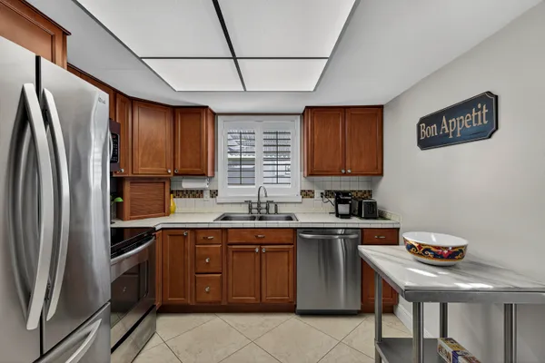 Property Slideshow image 3 of 70 | 320 nw 24th ct, Pompano Beach, FL, 33064