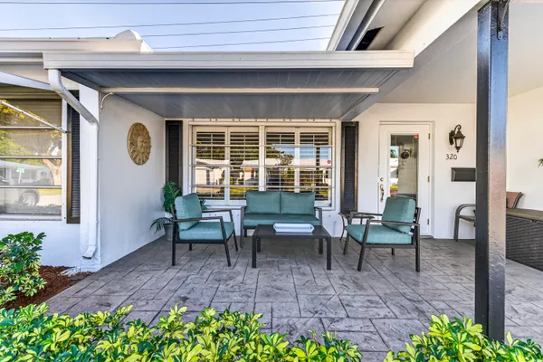 Property Slideshow image 2 of 70 | 320 nw 24th ct, Pompano Beach, FL, 33064