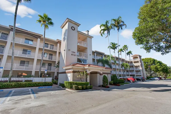 Property Slideshow image 2 of 147 | 6121 pointe regal cir apt 201, Delray Beach, FL, 33484