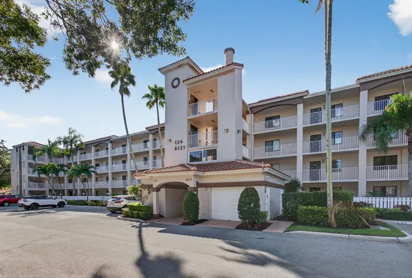 Property Slideshow image 3 of 147 | 6121 pointe regal cir apt 201, Delray Beach, FL, 33484