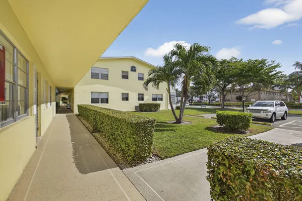 Property Slideshow image 3 of 44 | 100 sheffield e unit e, West Palm Beach, FL, 33417