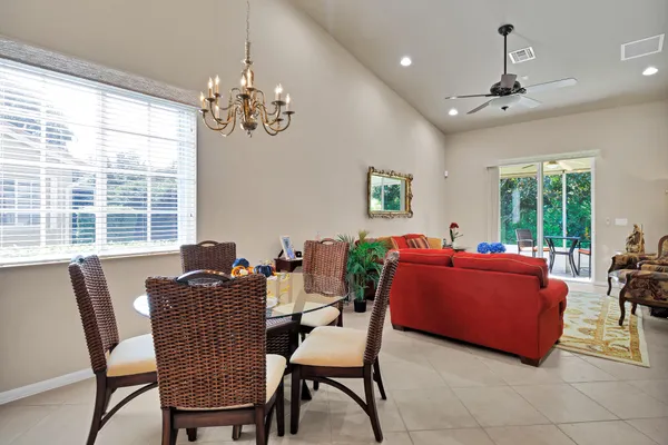 Property Slideshow image 3 of 34 | 6445 oxford cir unit 101, Vero Beach, FL, 32966