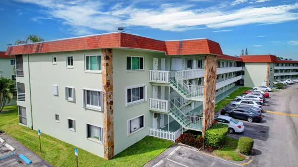 Property Slideshow image 2 of 38 | 3200 springdale blvd 217, Palm Springs, FL, 33461