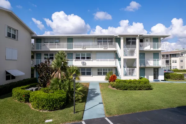 Property Slideshow image 3 of 39 | 210 horizons e 111, Boynton Beach, FL, 33435