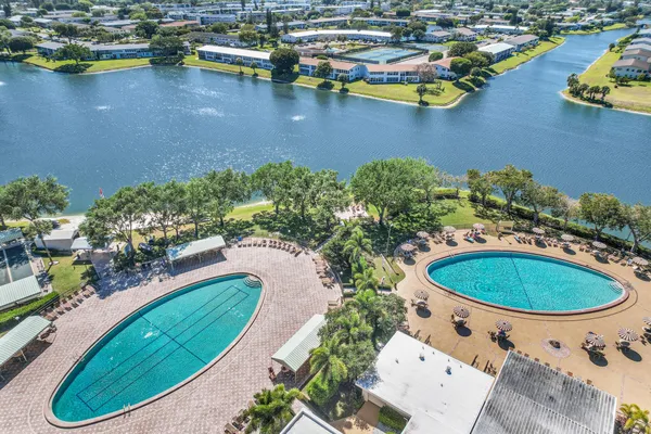 Property Slideshow image 2 of 25 | 302 norwich m, West Palm Beach, FL, 33417