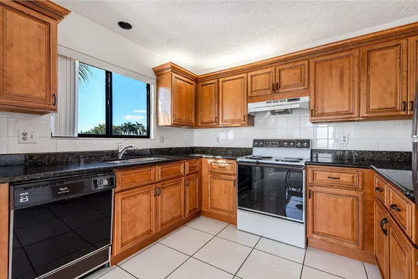 Property Slideshow image 3 of 56 | 7689 glendevon ln apt 1805, Delray Beach, FL, 33446
