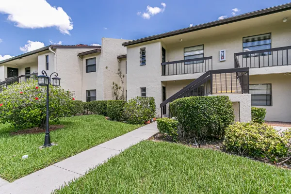 Property Slideshow image 3 of 39 | 8535 casa del lago apt 37e, Boca Raton, FL, 33433