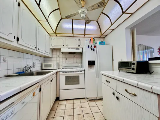 Property Slideshow image 2 of 13 | 323 southampton b, West Palm Beach, FL, 33417