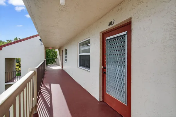 Property Slideshow image 3 of 45 | 25 abbey ln apt 402, Delray Beach, FL, 33446