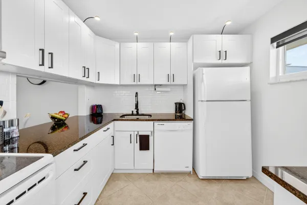 Property Slideshow image 3 of 36 | 2724 garden dr 403, Lake Worth, FL, 33461