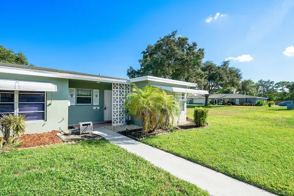 Property Slideshow image 2 of 46 | 902 south dr d, Delray Beach, FL, 33445