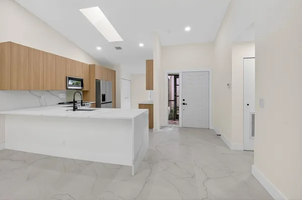 Property Slideshow image 3 of 64 | 8315 springlake dr # 8315, Boca Raton, FL, 33496