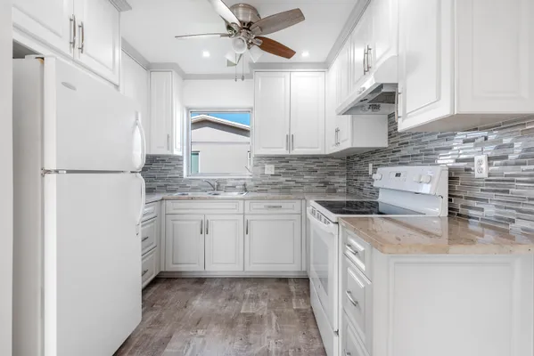 Property Slideshow image 3 of 28 | 2739 dudley dr d, West Palm Beach, FL, 33415