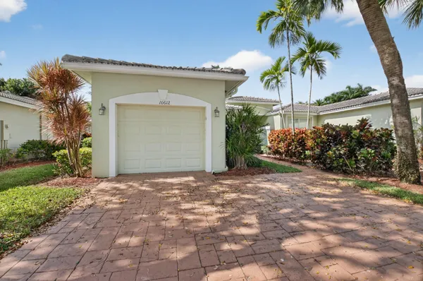 Property Slideshow image 3 of 64 | 10612 royal caribbean cir, Boynton Beach, FL, 33437