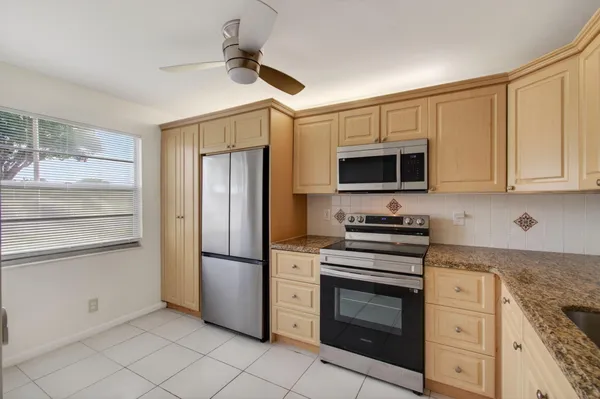 Property Slideshow image 3 of 55 | 1036 hythe b b, Boca Raton, FL, 33434