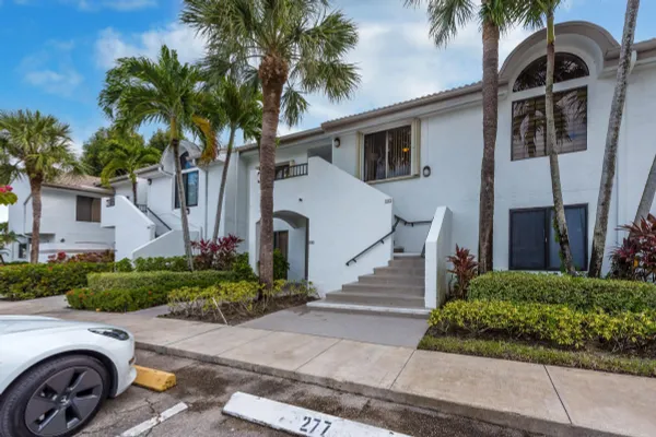Property Slideshow image 2 of 65 | 7485 glendevon ln apt 1107, Delray Beach, FL, 33446
