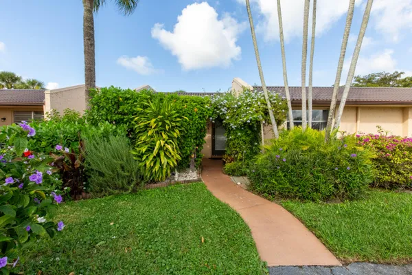 Property Slideshow image 2 of 30 | 147 lake gloria dr # 147, West Palm Beach, FL, 33411