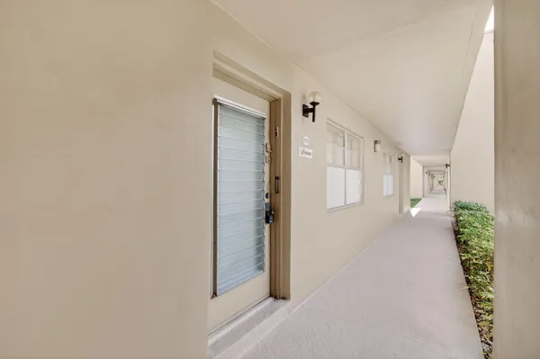 Property Slideshow image 3 of 50 | 773 burgundy q, Delray Beach, FL, 33484