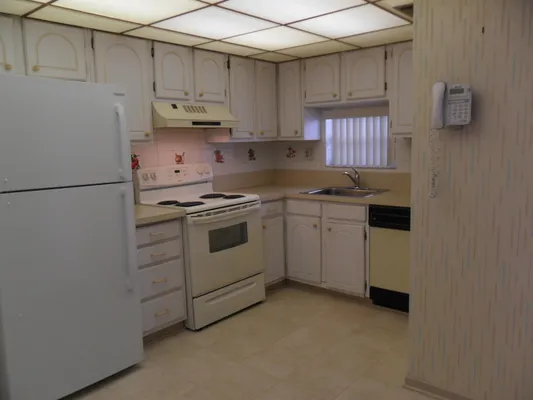 Property Slideshow image 3 of 27 | 9420 s hollybrook lake dr 105, Pembroke Pines, FL, 33025