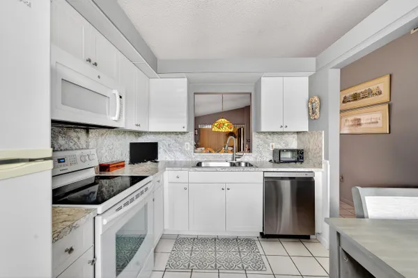 Property Slideshow image 3 of 49 | 6215 kings gate cir, Delray Beach, FL, 33484