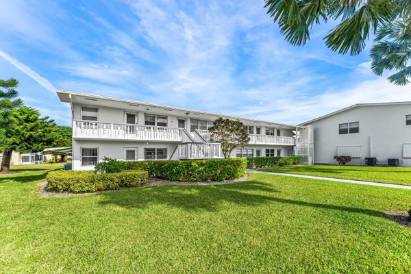 Property Slideshow image 2 of 34 | 87 salisbury d, West Palm Beach, FL, 33417