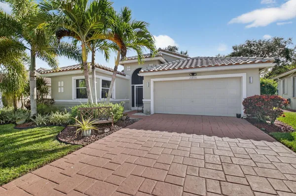 Property Slideshow image 3 of 66 | 10888 royal caribbean cir, Boynton Beach, FL, 33437