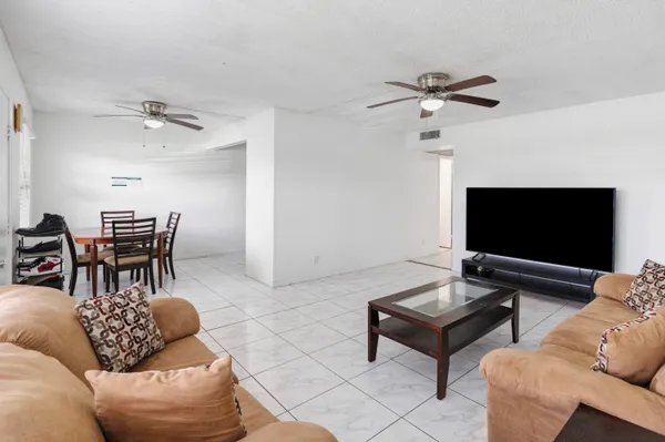 Property Slideshow image 3 of 18 | 13550 sw 6th ct 111a, Pembroke Pines, FL, 33027