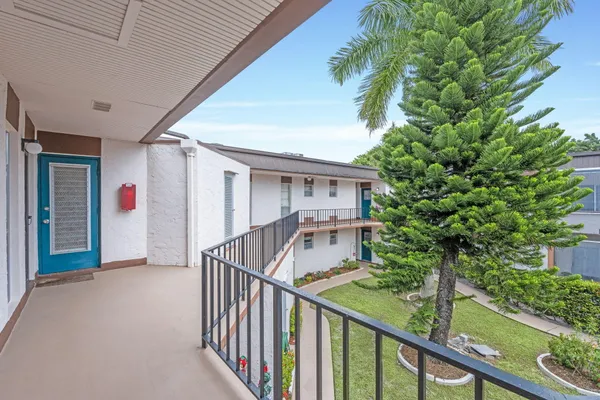 Property Slideshow image 2 of 33 | 3 greenway vlg 209, Royal Palm Beach, FL, 33411