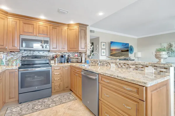 Property Slideshow image 3 of 53 | 453 richmond f # 453, Deerfield Beach, FL, 33442