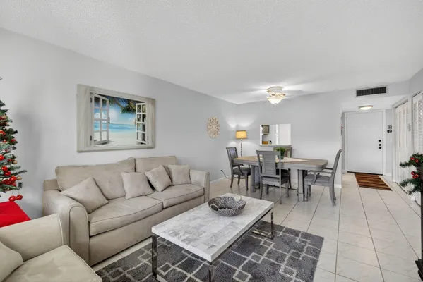 Property Slideshow image 2 of 26 | 3776 inverrary blvd 306r, Lauderhill, FL, 33319